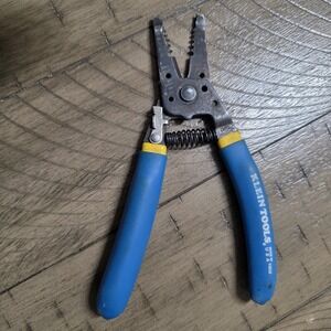 Klein Tools 11055 Solid and Stranded Copper Wire Stripper and Cutter